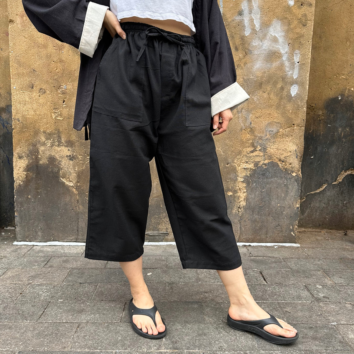 Unisex One Size Cropped Muang Cotton Trousers